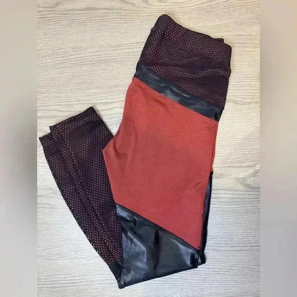 Koral Black Red & FishNet Asymmetric Color Block Athletic Yoga Leggings Size M - Picture 3 of 6